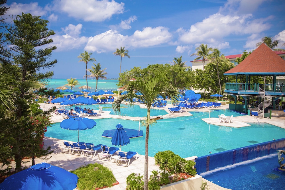 Breezes Resort Bahamas All Inclusive — Swimming pool in Nassau, New Providence