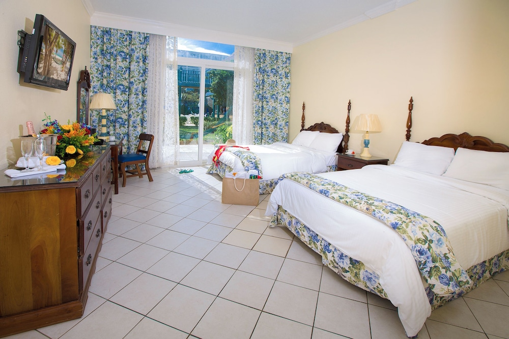 Breezes Resort Bahamas All Inclusive — Hotel rooms in Nassau, New Providence