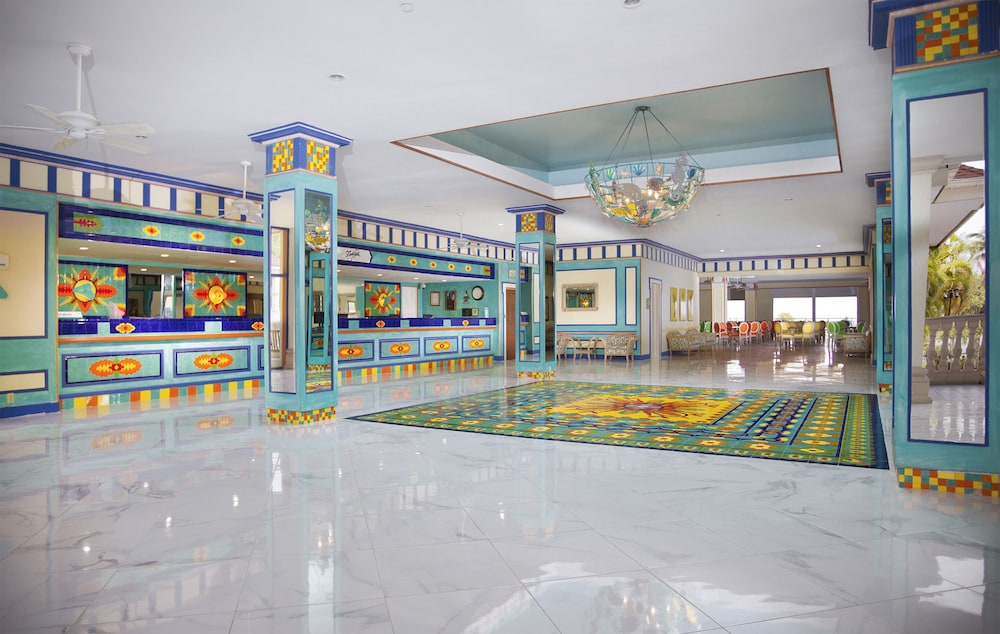 Breezes Resort Bahamas All Inclusive — Hotel building in Nassau, New Providence
