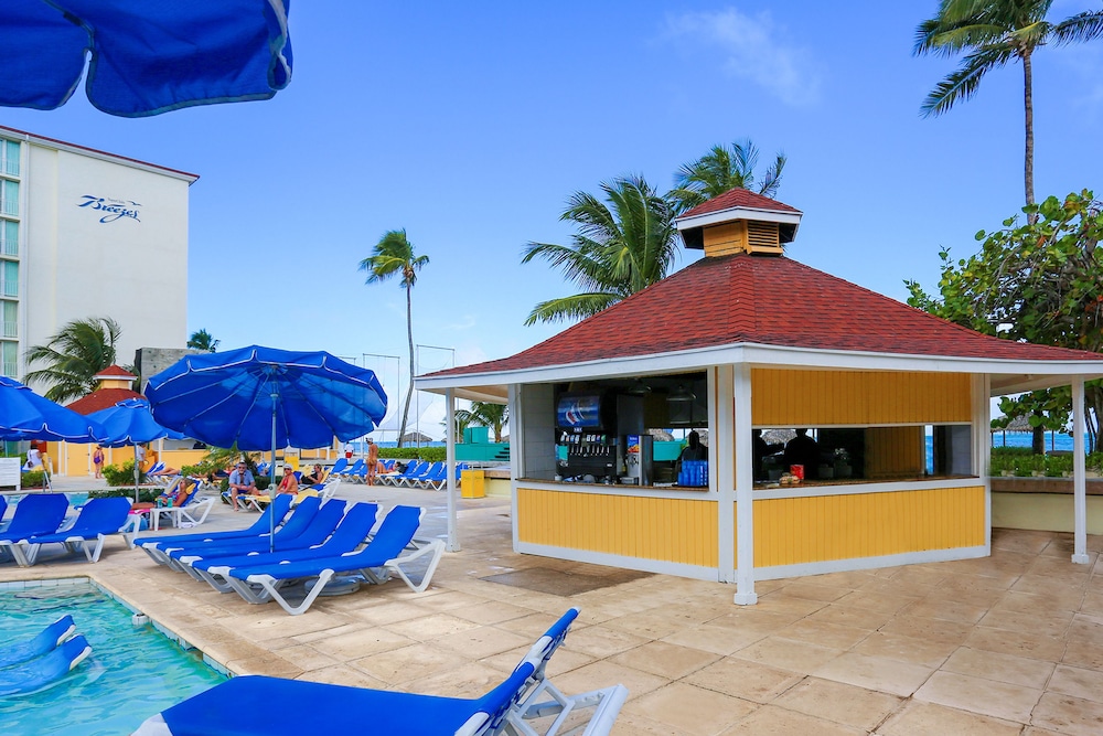 Breezes Resort Bahamas All Inclusive — Restaurant & bars in Nassau, New Providence