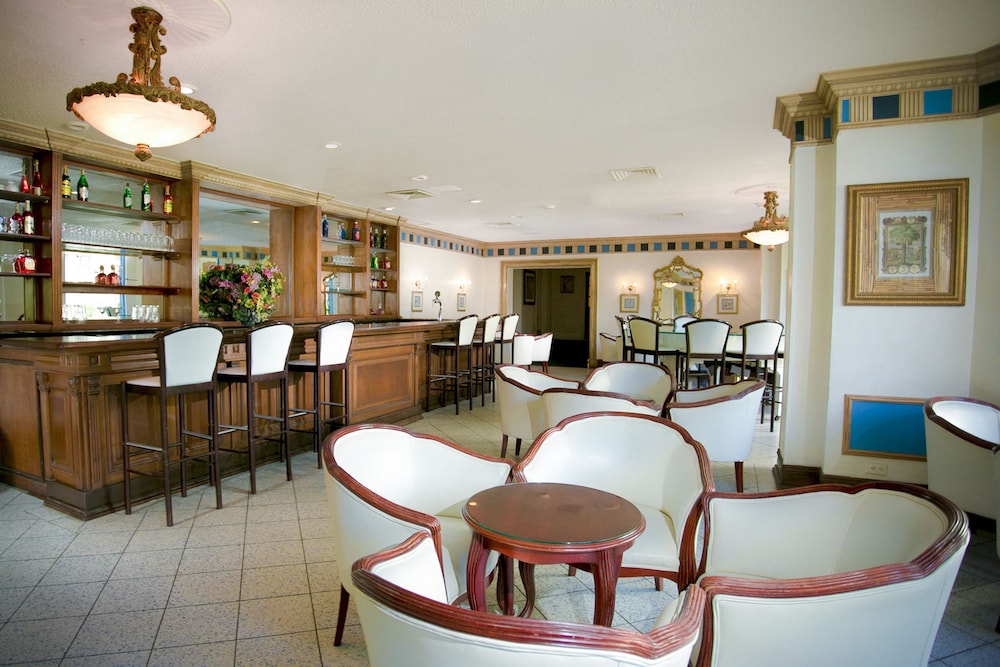 Breezes Resort Bahamas All Inclusive — Restaurant & bars in Nassau, New Providence