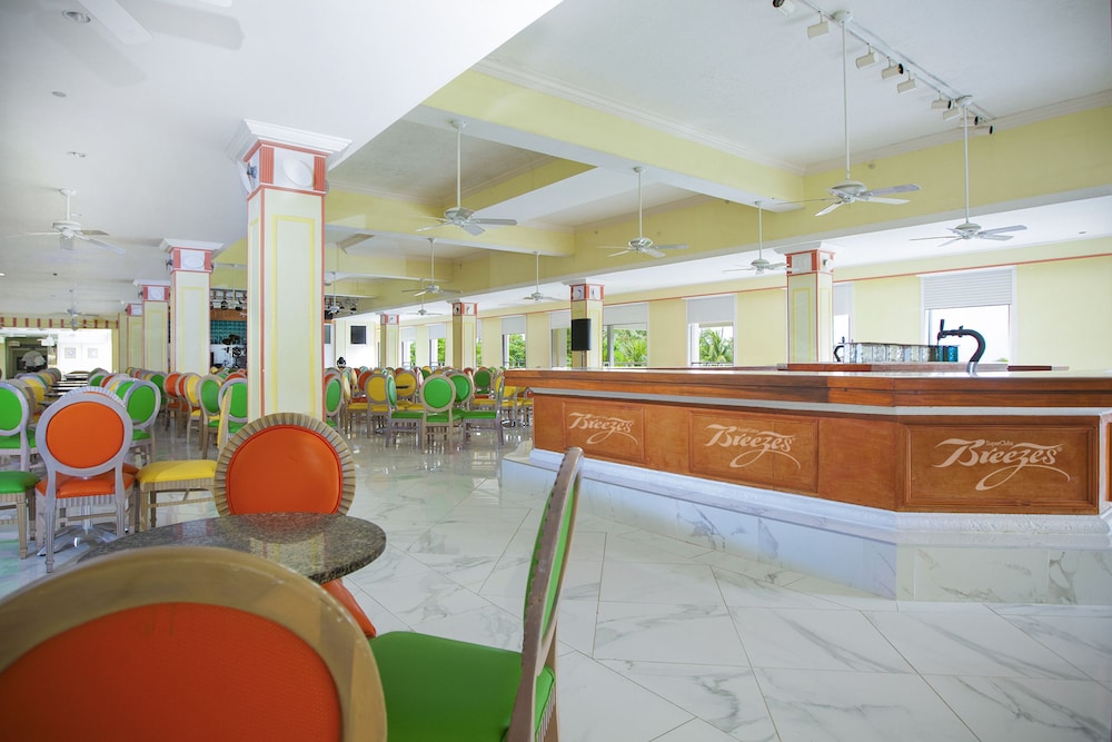 Breezes Resort Bahamas All Inclusive — Restaurant & bars in Nassau, New Providence