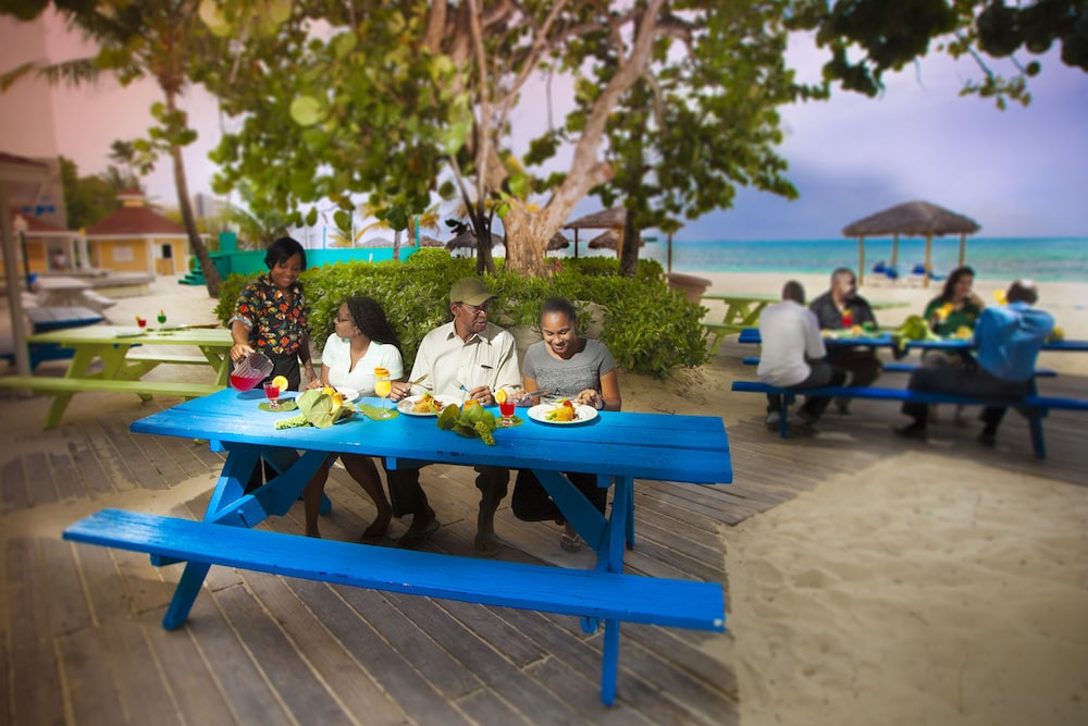 Breezes Resort Bahamas All Inclusive — Restaurant & bars in Nassau, New Providence
