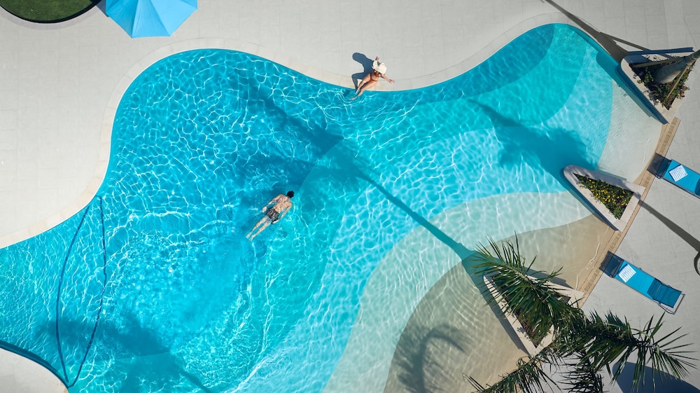 British Colonial - Nassau — Swimming pool in Nassau, New Providence