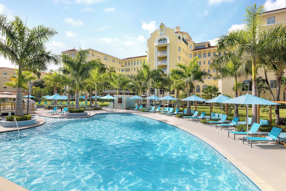 British Colonial - Nassau — Swimming pool in Nassau, New Providence