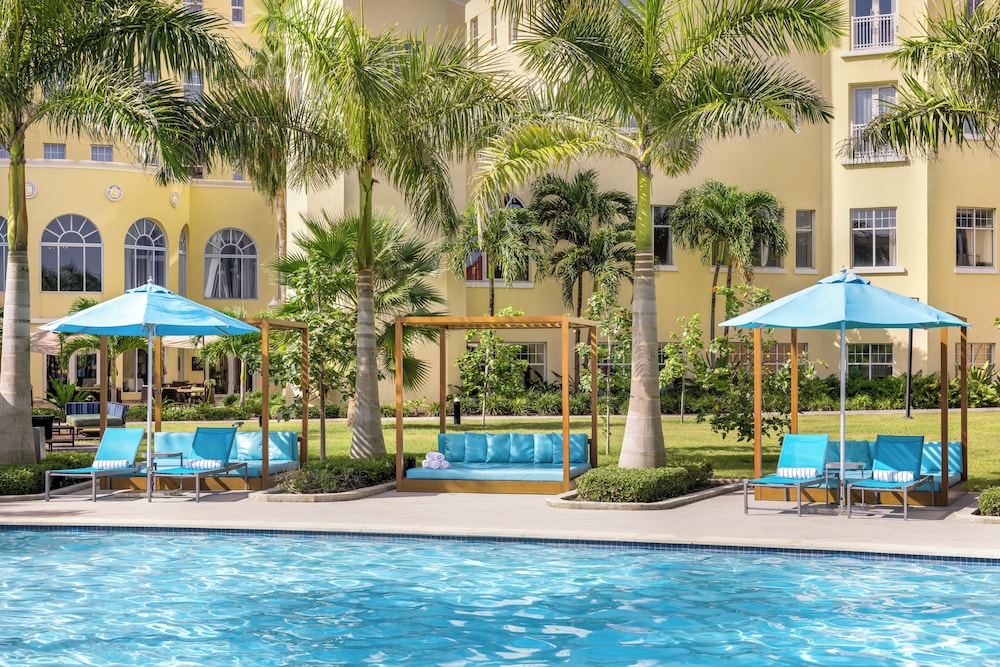 British Colonial - Nassau — Swimming pool in Nassau, New Providence