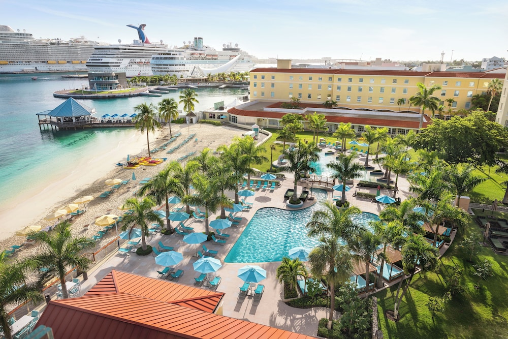 British Colonial - Nassau — Swimming pool in Nassau, New Providence
