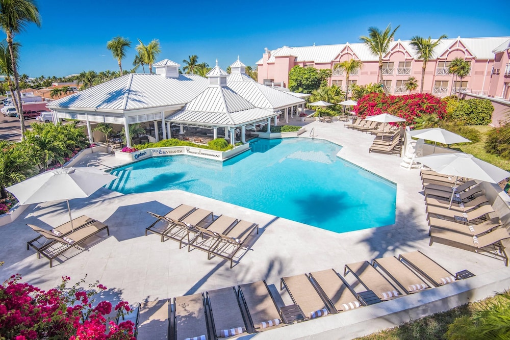 Comfort Suites Paradise Island — Swimming pool in Paradise Island, New Providence