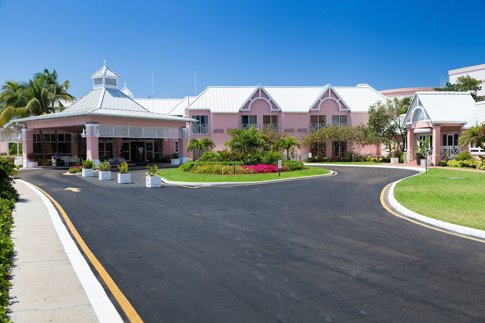 Comfort Suites Paradise Island — Hotel building in Paradise Island, New Providence