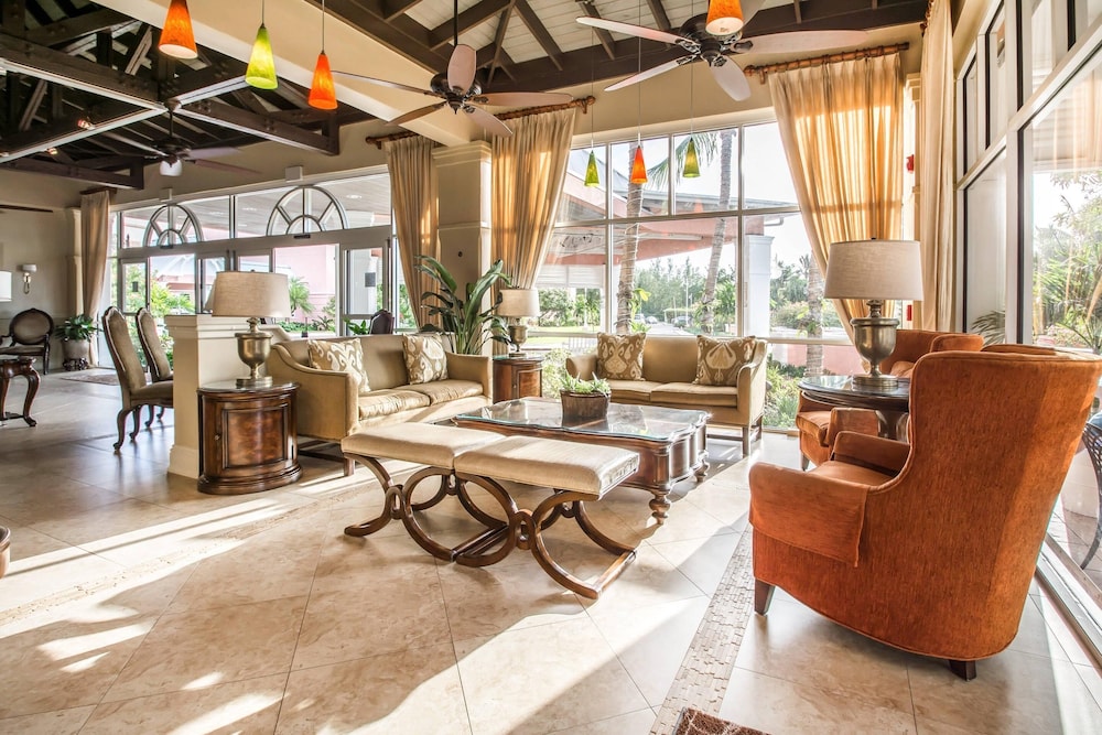 Comfort Suites Paradise Island — Hotel building in Paradise Island, New Providence