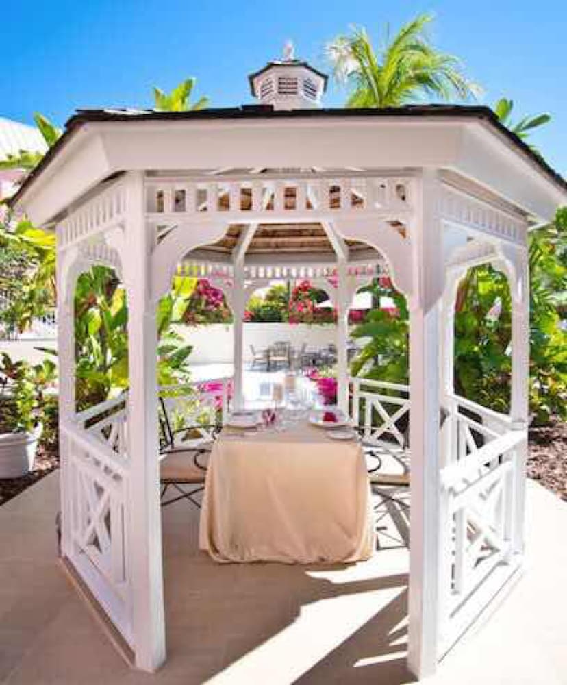 Comfort Suites Paradise Island — Restaurant & bars in Paradise Island, New Providence