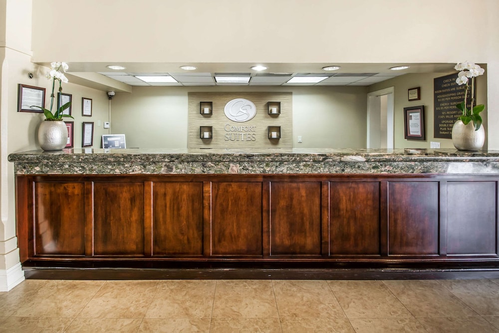Comfort Suites Paradise Island — Hotel building in Paradise Island, New Providence