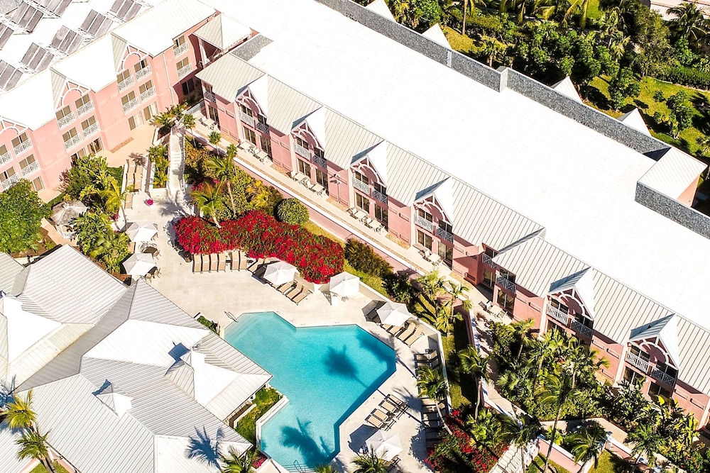 Comfort Suites Paradise Island — Swimming pool in Paradise Island, New Providence