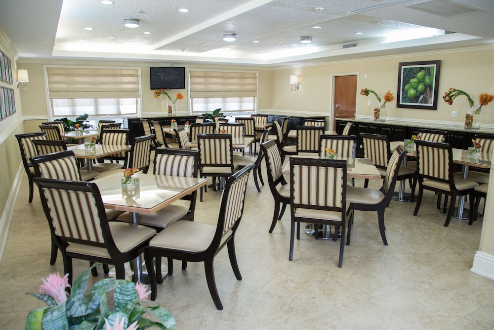 Comfort Suites Paradise Island — Restaurant & bars in Paradise Island, New Providence