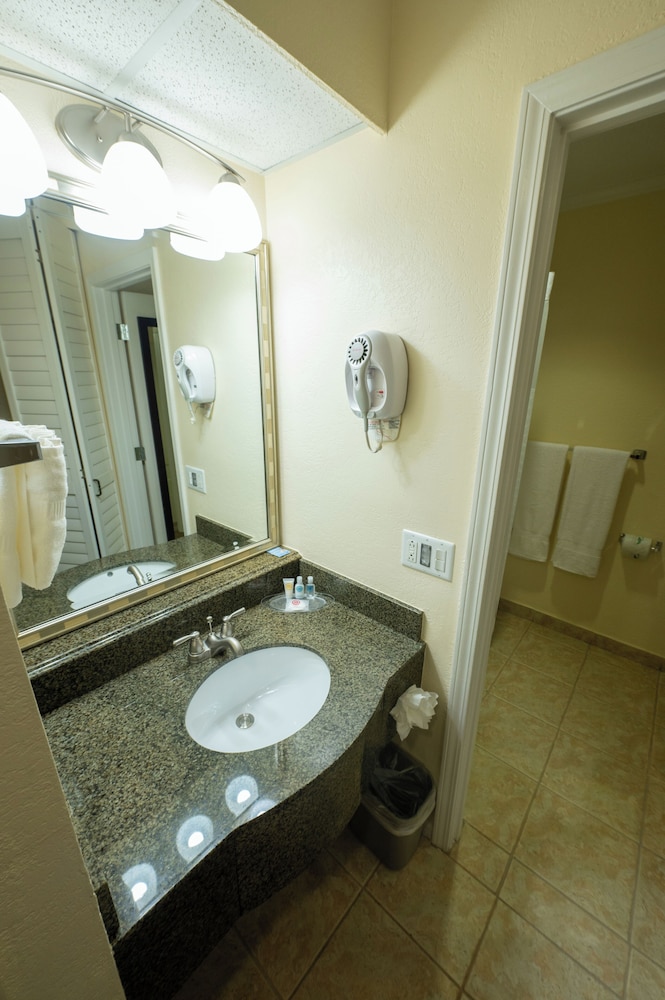 Comfort Suites Paradise Island — Hotel rooms in Paradise Island, New Providence