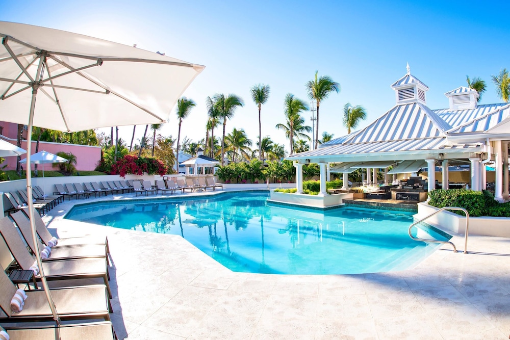 Comfort Suites Paradise Island — Swimming pool in Paradise Island, New Providence