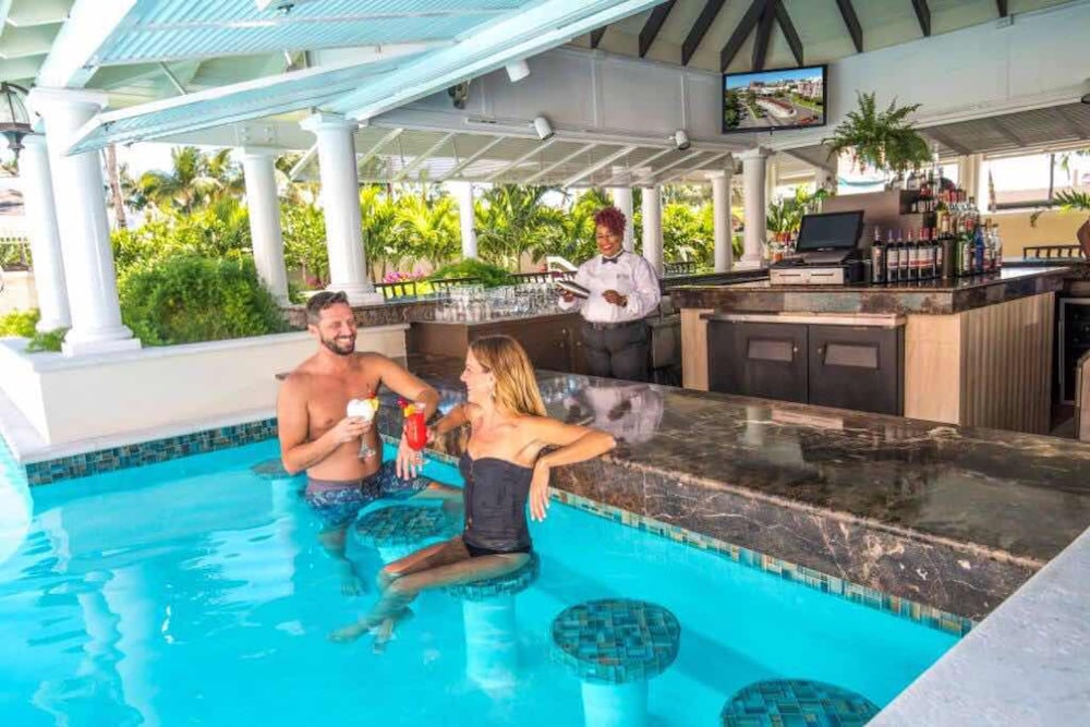 Comfort Suites Paradise Island — Restaurant & bars in Paradise Island, New Providence