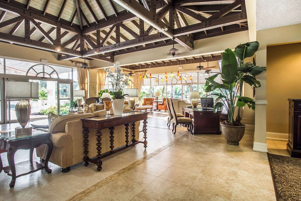 Comfort Suites Paradise Island — Hotel building in Paradise Island, New Providence