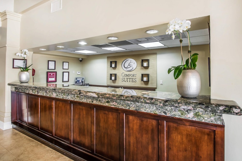 Comfort Suites Paradise Island — Hotel building in Paradise Island, New Providence