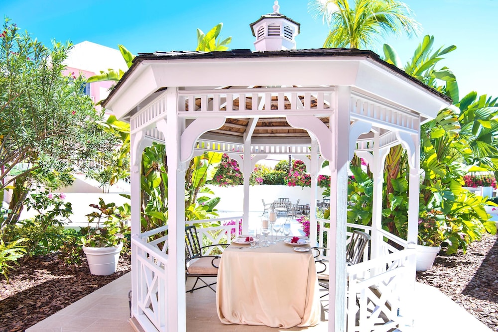 Comfort Suites Paradise Island — Restaurant & bars in Paradise Island, New Providence