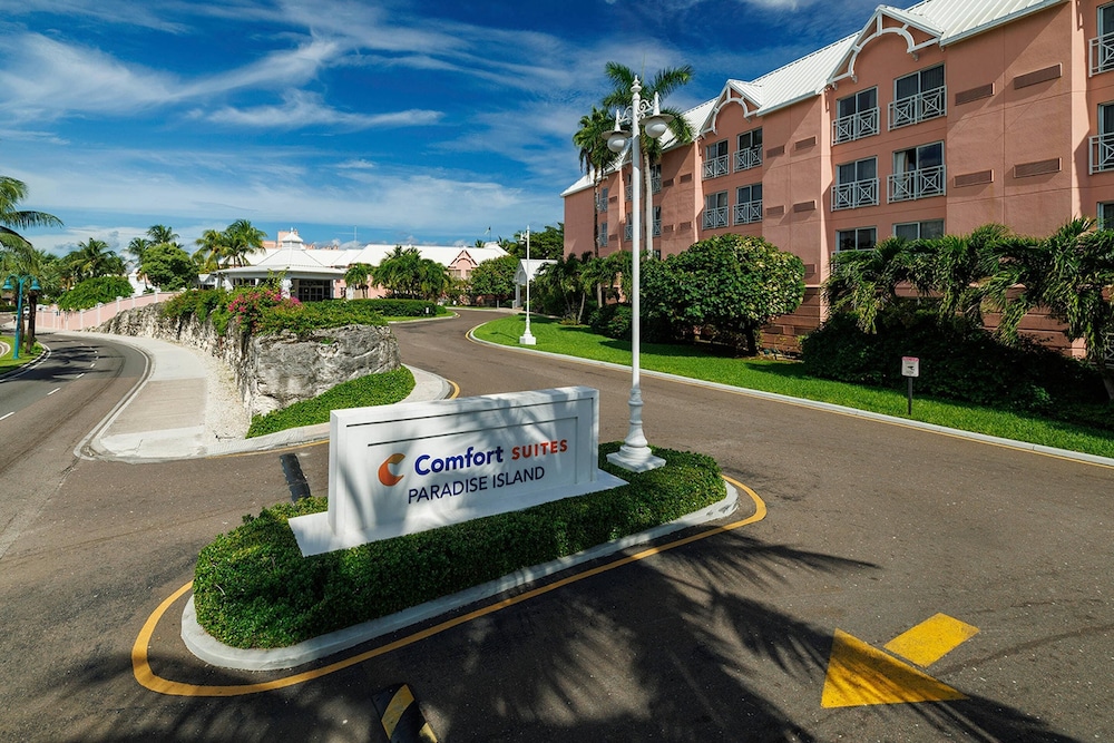 Comfort Suites Paradise Island — Hotel building in Paradise Island, New Providence