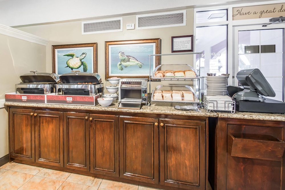 Comfort Suites Paradise Island — Restaurant & bars in Paradise Island, New Providence