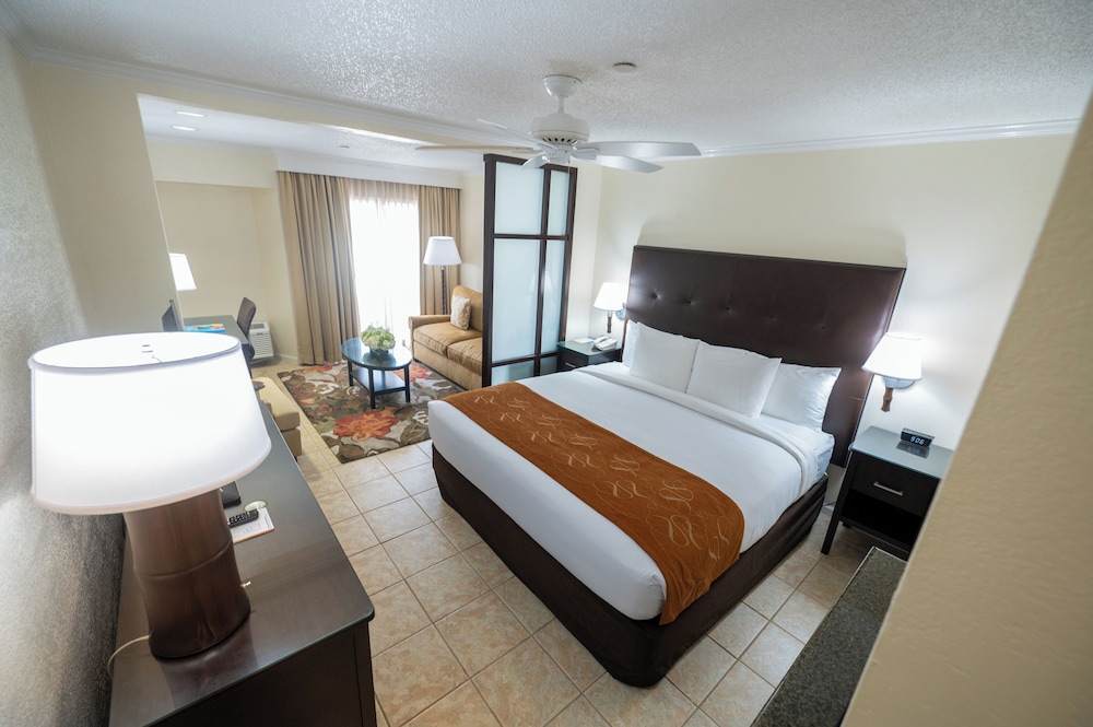 Comfort Suites Paradise Island — Hotel rooms in Paradise Island, New Providence