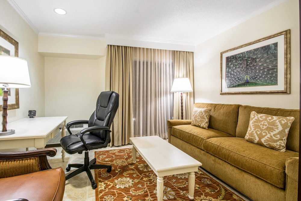 Comfort Suites Paradise Island — Hotel rooms in Paradise Island, New Providence