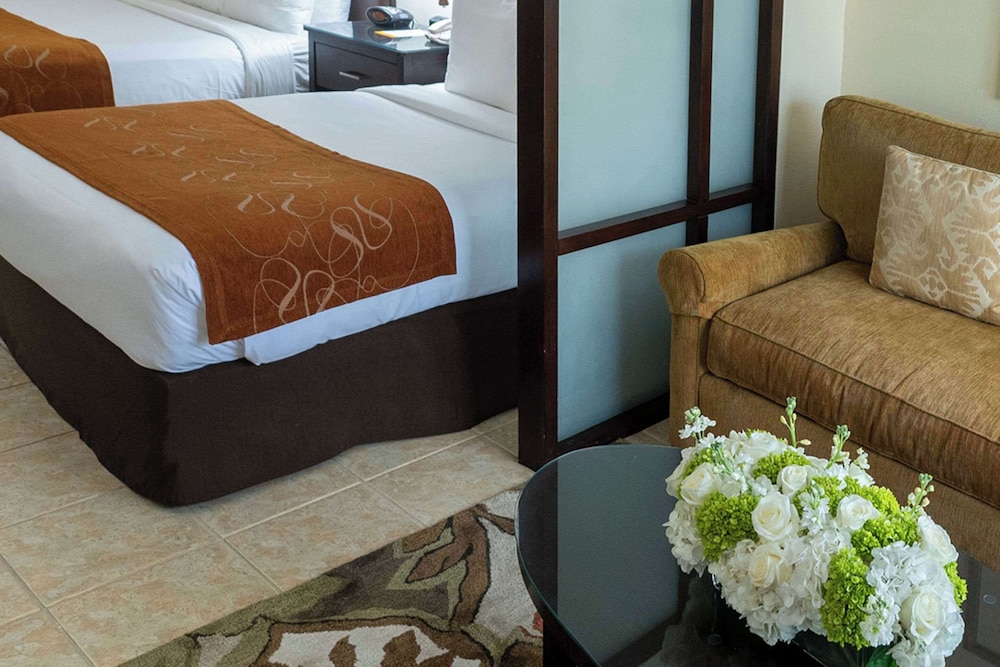 Comfort Suites Paradise Island — Hotel rooms in Paradise Island, New Providence