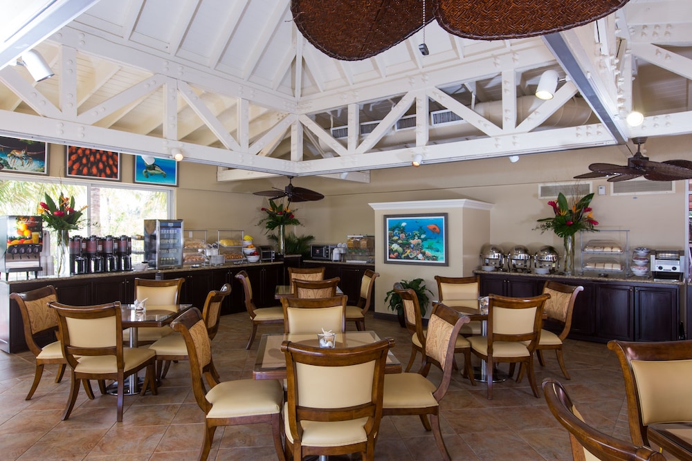 Comfort Suites Paradise Island — Restaurant & bars in Paradise Island, New Providence