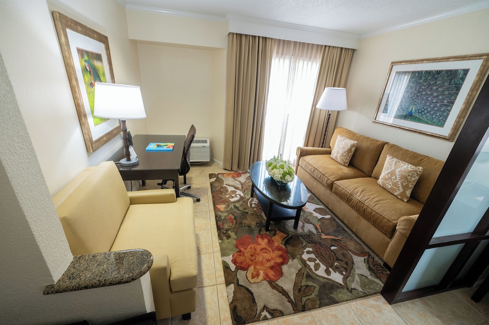 Comfort Suites Paradise Island — Hotel rooms in Paradise Island, New Providence