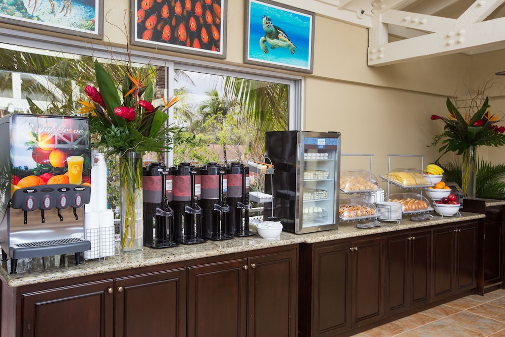 Comfort Suites Paradise Island — Restaurant & bars in Paradise Island, New Providence