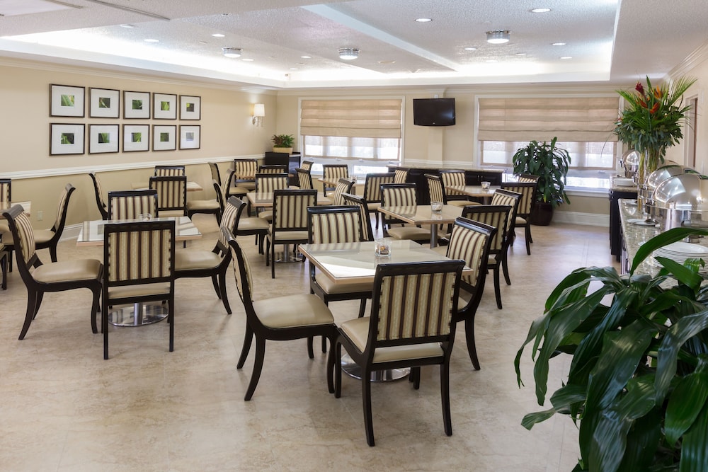 Comfort Suites Paradise Island — Restaurant & bars in Paradise Island, New Providence