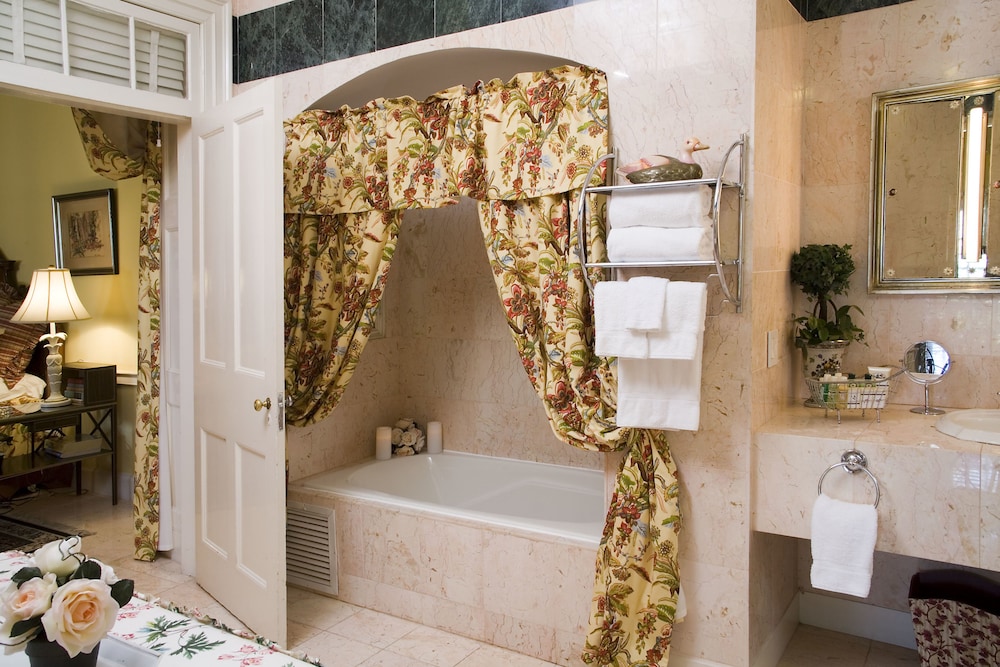 Graycliff Hotel And Restaurant — Hotel rooms in Nassau, New Providence