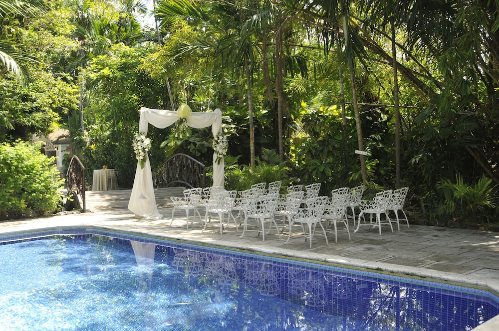 Graycliff Hotel And Restaurant — Swimming pool in Nassau, New Providence