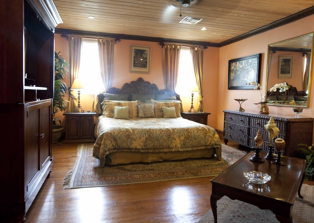 Graycliff Hotel And Restaurant — Hotel rooms in Nassau, New Providence