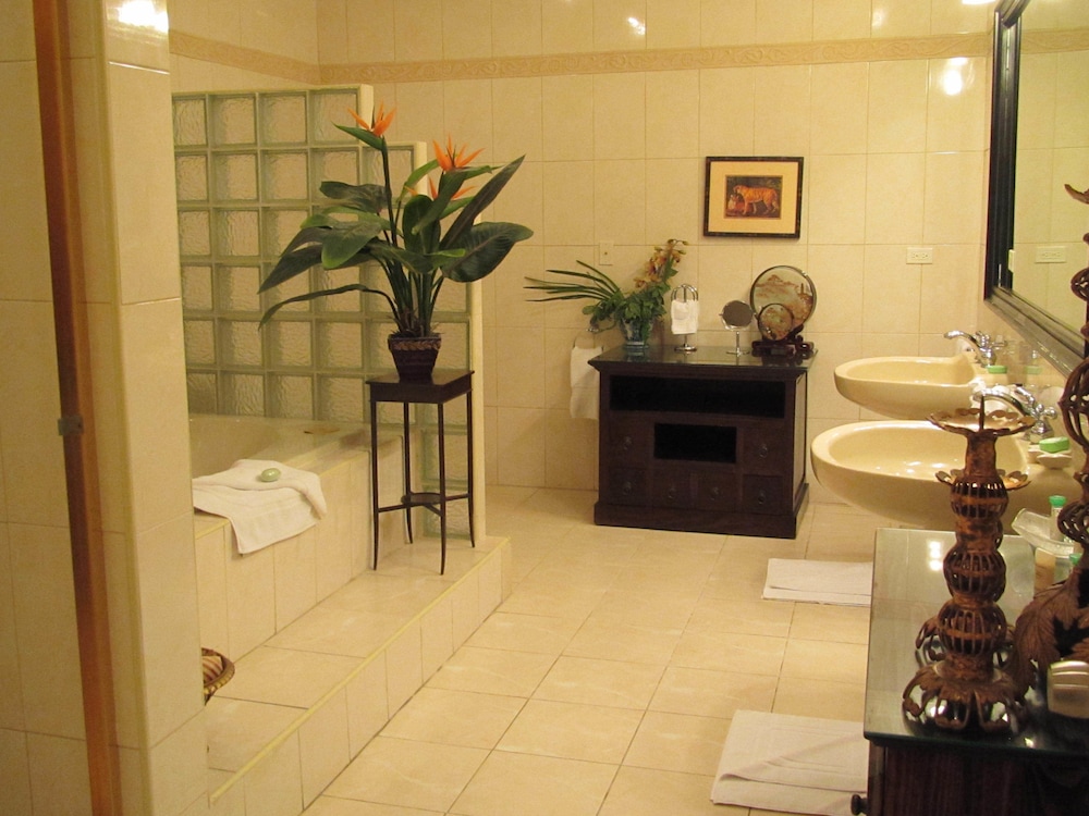 Graycliff Hotel And Restaurant — Hotel rooms in Nassau, New Providence