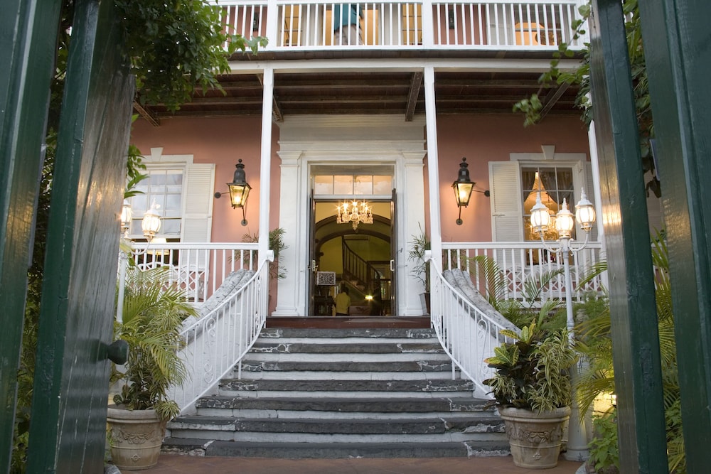 Graycliff Hotel And Restaurant — Hotel building in Nassau, New Providence