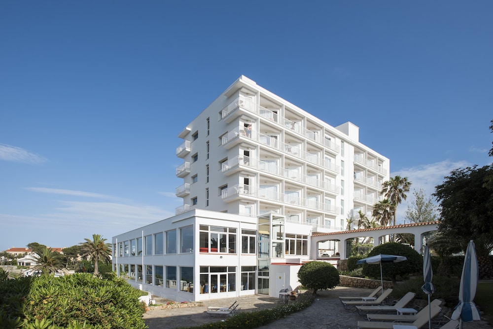 Hotel Agamenon — Hotel building in Es Castell, Balearic Islands