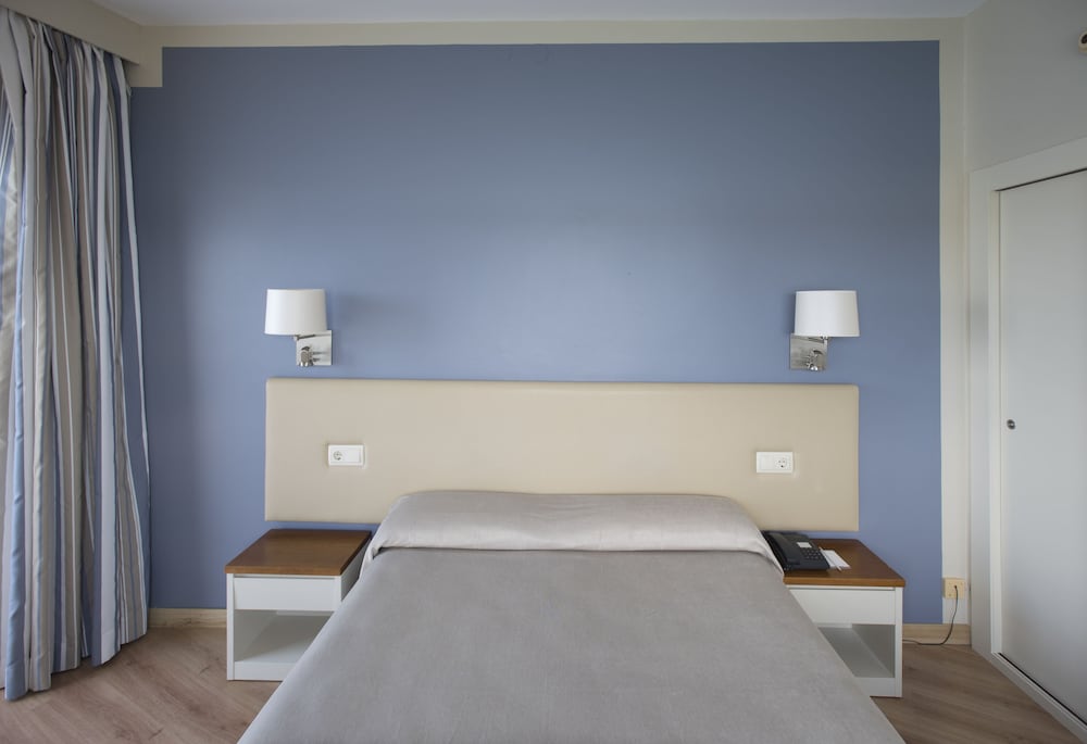 Hotel Agamenon — Hotel rooms in Es Castell, Balearic Islands