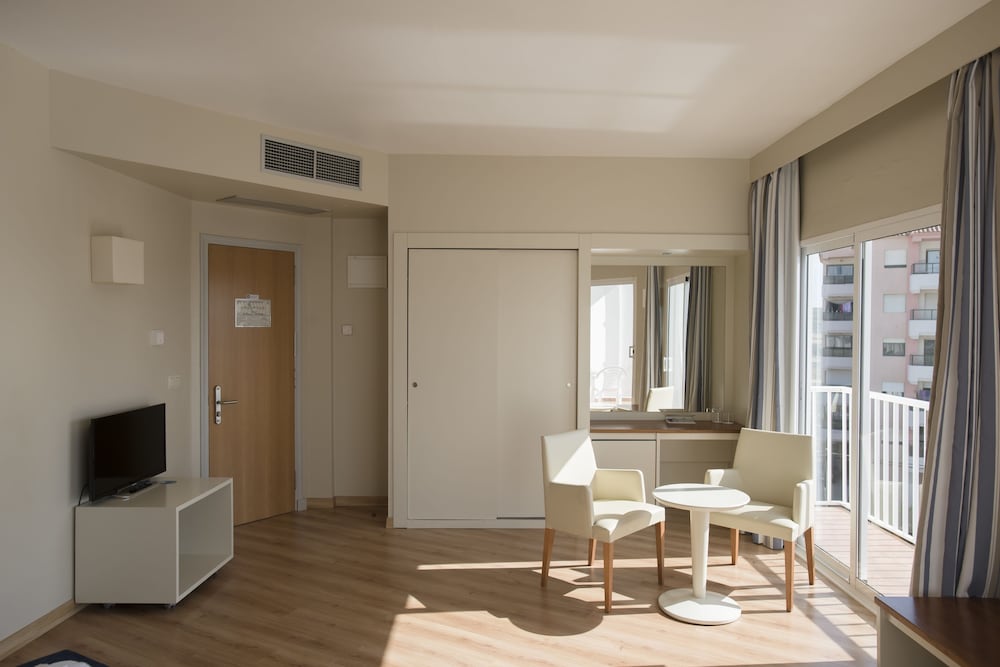Hotel Agamenon — Hotel rooms in Es Castell, Balearic Islands