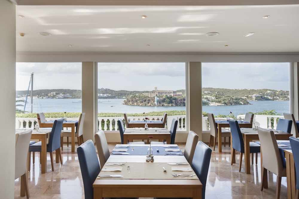 Hotel Agamenon — Restaurant & bars in Es Castell, Balearic Islands