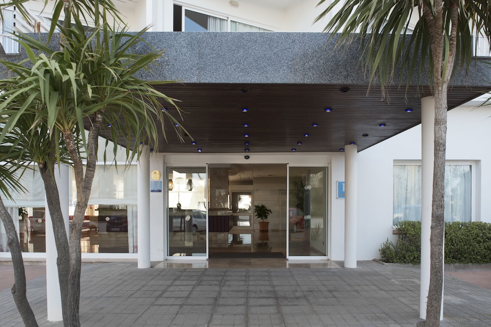 Hotel Agamenon — Hotel building in Es Castell, Balearic Islands