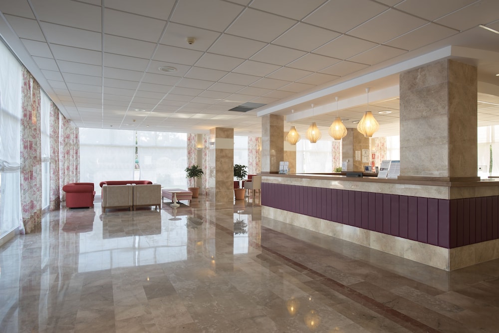 Hotel Agamenon — Hotel building in Es Castell, Balearic Islands