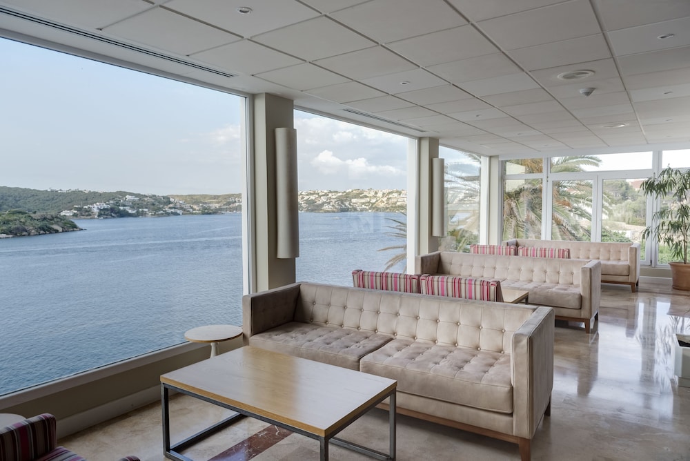 Hotel Agamenon — Restaurant & bars in Es Castell, Balearic Islands