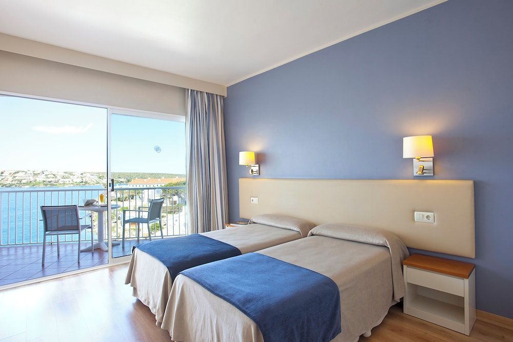 Hotel Agamenon — Hotel rooms in Es Castell, Balearic Islands