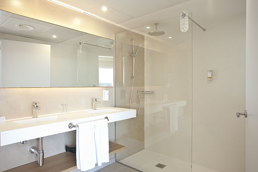 Hotel Agamenon — Hotel rooms in Es Castell, Balearic Islands