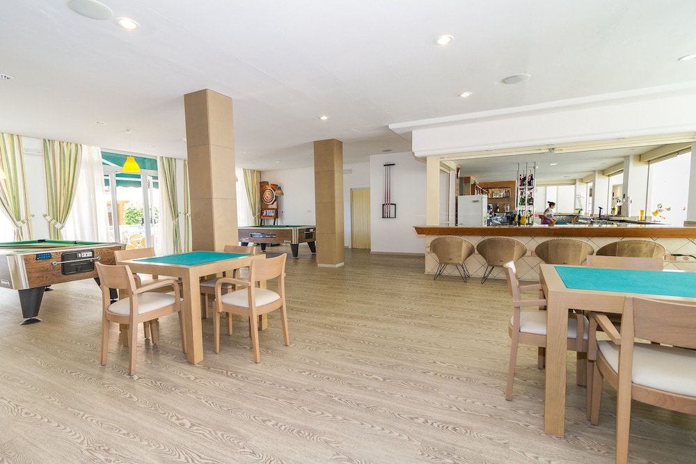 Eix Alcudia Hotel - Adults Only — Restaurant & bars in Alcudia, Balearic Islands