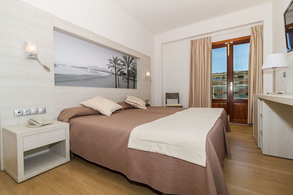 Eix Alcudia Hotel - Adults Only — Hotel rooms in Alcudia, Balearic Islands