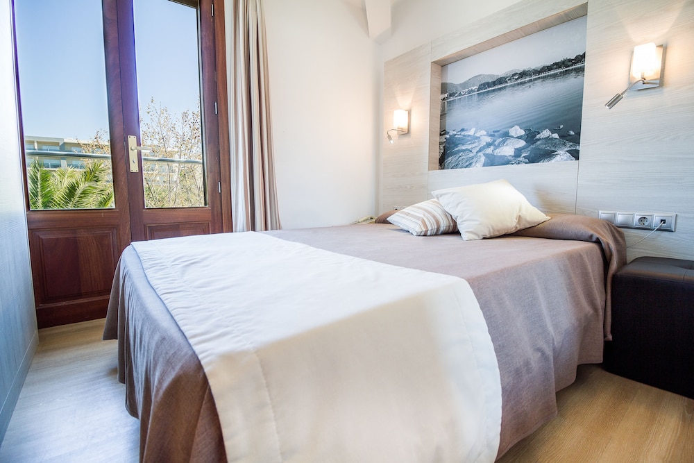 Eix Alcudia Hotel - Adults Only — Hotel rooms in Alcudia, Balearic Islands